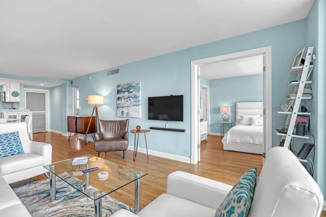 689 NE 6th Court 4020, Boynton Beach, FL 33435