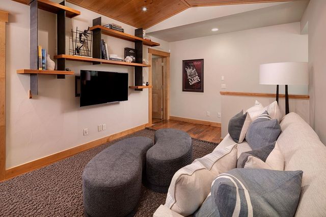 8215 Olana Court, Truckee, CA 96161