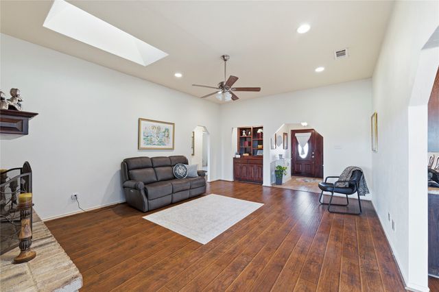 1807 Rhinevalley Drive, Arlington, TX 76012