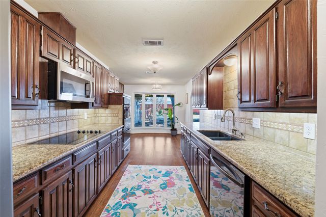 1807 Rhinevalley Drive, Arlington, TX 76012