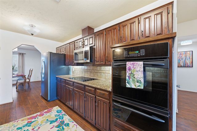 1807 Rhinevalley Drive, Arlington, TX 76012