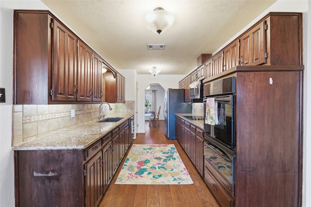 1807 Rhinevalley Drive, Arlington, TX 76012