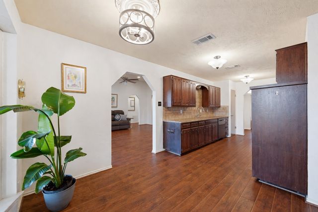 1807 Rhinevalley Drive, Arlington, TX 76012