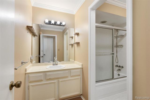 2426 Mulberry Square 55, Bloomfield Hills, MI 48302