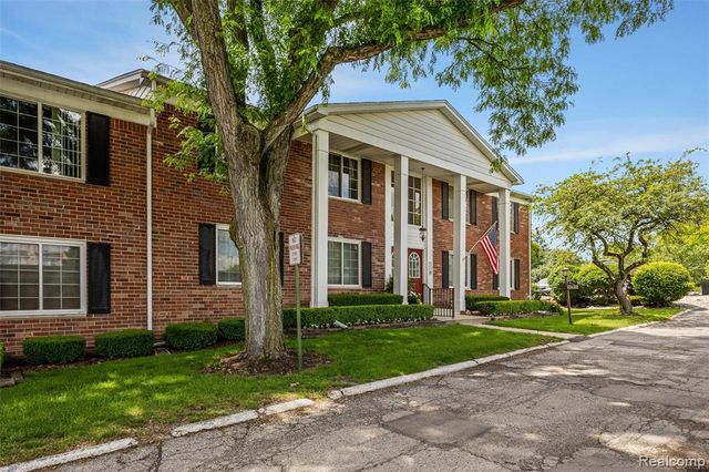 2426 Mulberry Square 55, Bloomfield Hills, MI 48302