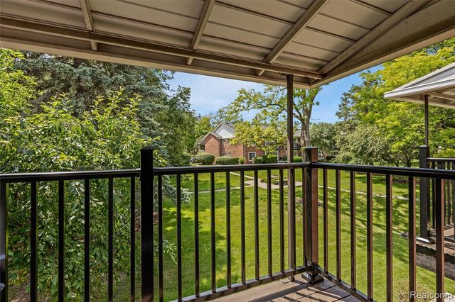 2426 Mulberry Square 55, Bloomfield Hills, MI 48302