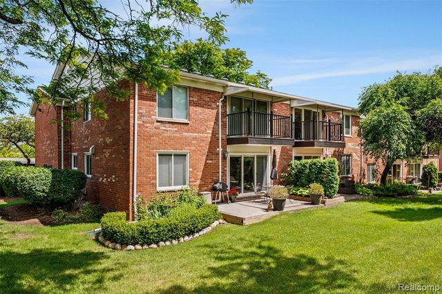2426 Mulberry Square 55, Bloomfield Hills, MI 48302