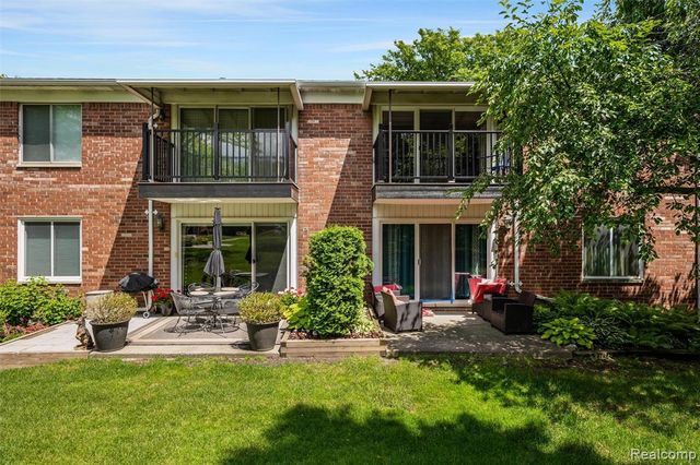 2426 Mulberry Square 55, Bloomfield Hills, MI 48302