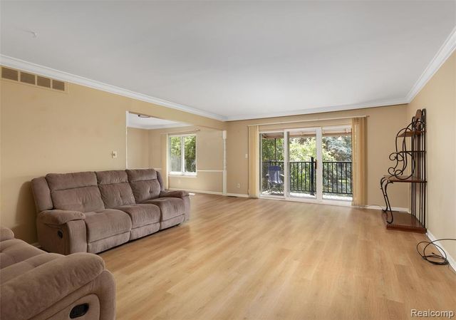 2426 Mulberry Square 55, Bloomfield Hills, MI 48302