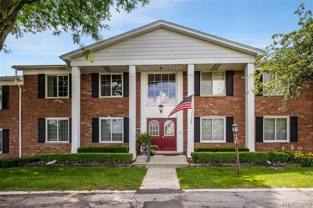 2426 Mulberry Square 55, Bloomfield Hills, MI 48302