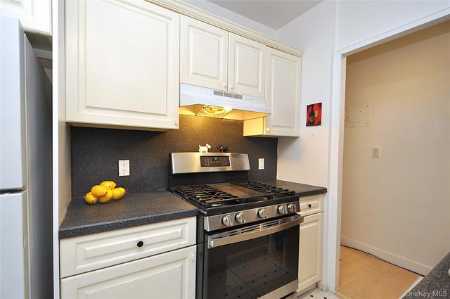 230 Garth Road 3B1, Scarsdale, NY 10583
