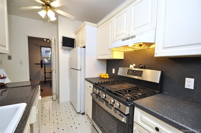 230 Garth Road 3B1, Scarsdale, NY 10583