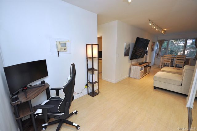 230 Garth Road 3B1, Scarsdale, NY 10583