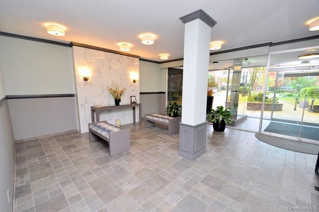 230 Garth Road 3B1, Scarsdale, NY 10583