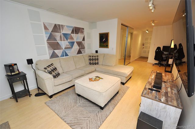 230 Garth Road 3B1, Scarsdale, NY 10583