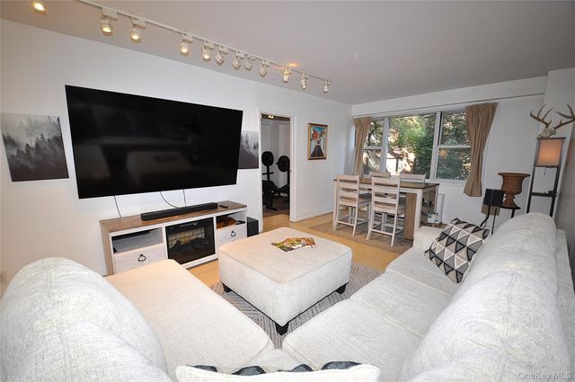 230 Garth Road 3B1, Scarsdale, NY 10583