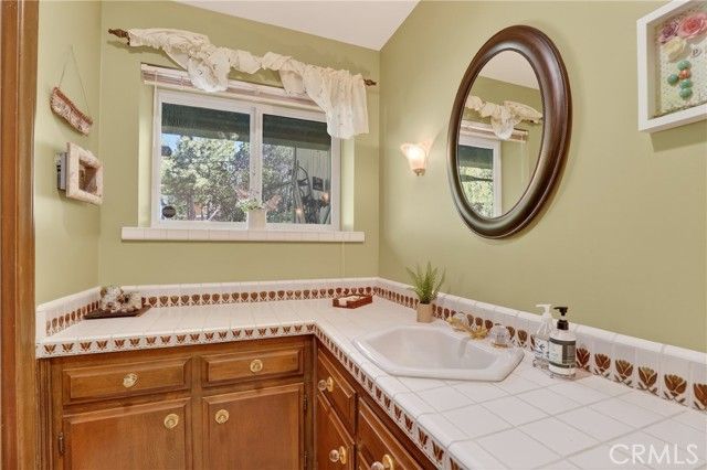 28125 Geneva Lane, Lake Arrowhead, CA 92352