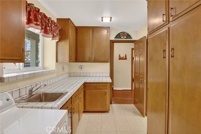 28125 Geneva Lane, Lake Arrowhead, CA 92352