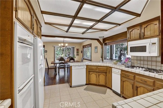 28125 Geneva Lane, Lake Arrowhead, CA 92352