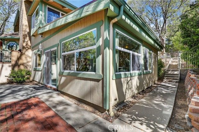 28125 Geneva Lane, Lake Arrowhead, CA 92352