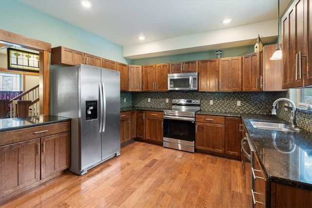 521 S College Street, Siloam Springs, AR 72761