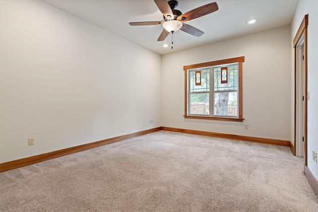 521 S College Street, Siloam Springs, AR 72761