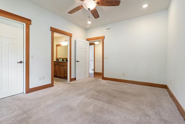521 S College Street, Siloam Springs, AR 72761