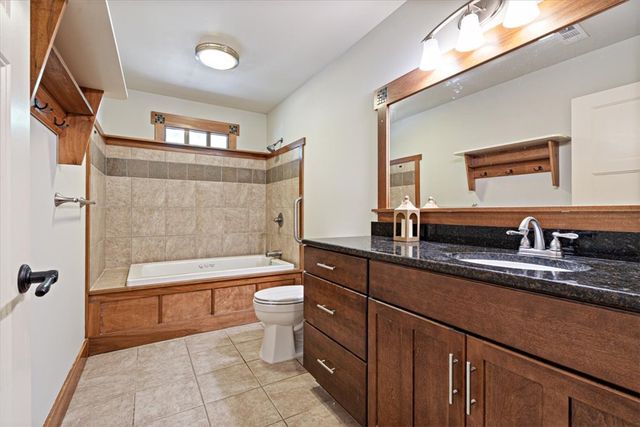 521 S College Street, Siloam Springs, AR 72761