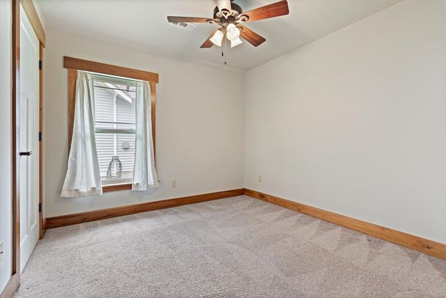 521 S College Street, Siloam Springs, AR 72761