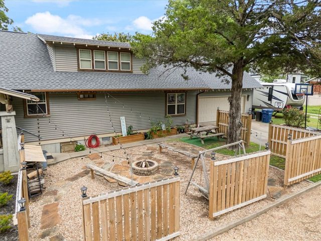 521 S College Street, Siloam Springs, AR 72761