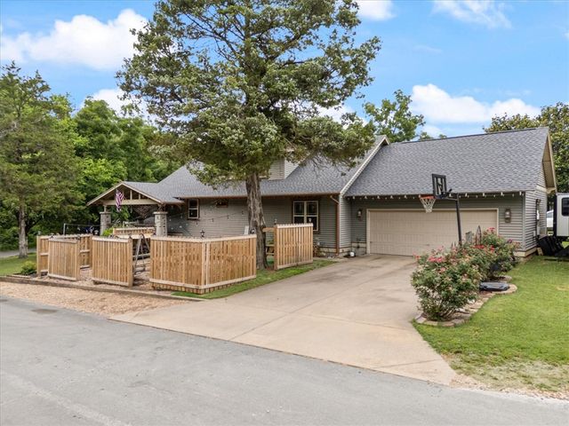 521 S College Street, Siloam Springs, AR 72761