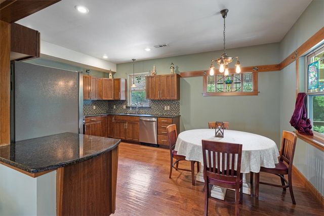 521 S College Street, Siloam Springs, AR 72761