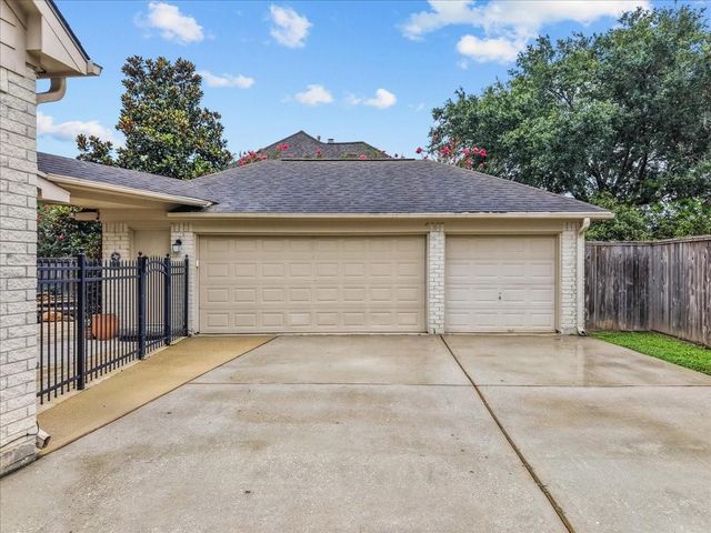 2876 Match Point Lane, Friendswood, TX 77546