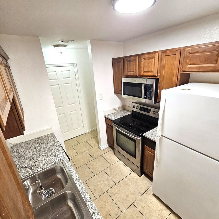 1808 and 1810 Wiseman Avenue, Fort Worth, TX 76105 — photo 4