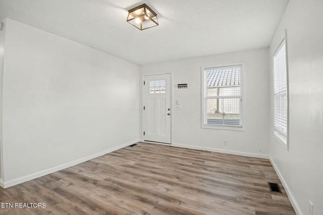 210 Church Ave, Rocky Top, TN 37769