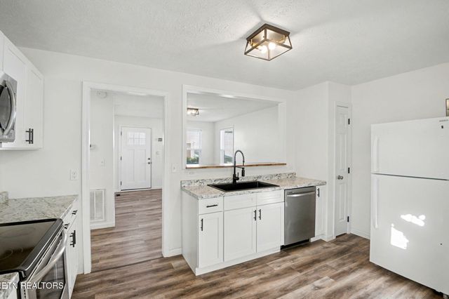 210 Church Ave, Rocky Top, TN 37769