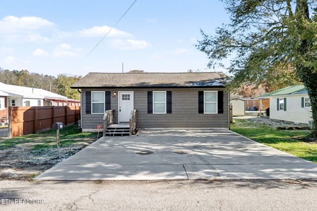 210 Church Ave, Rocky Top, TN 37769