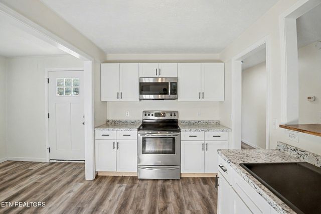 210 Church Ave, Rocky Top, TN 37769