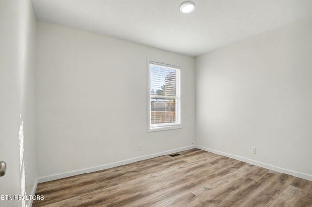 210 Church Ave, Rocky Top, TN 37769