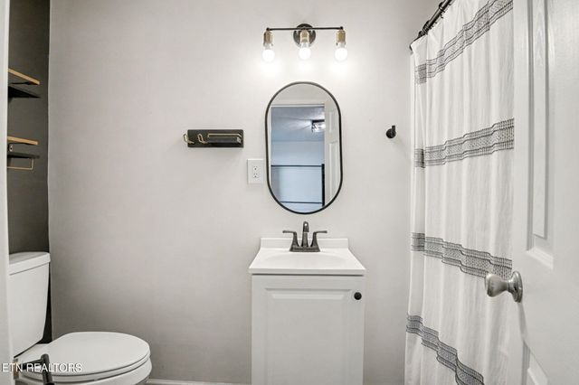 210 Church Ave, Rocky Top, TN 37769