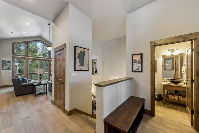 10935 Skislope Way, Truckee, CA 96161