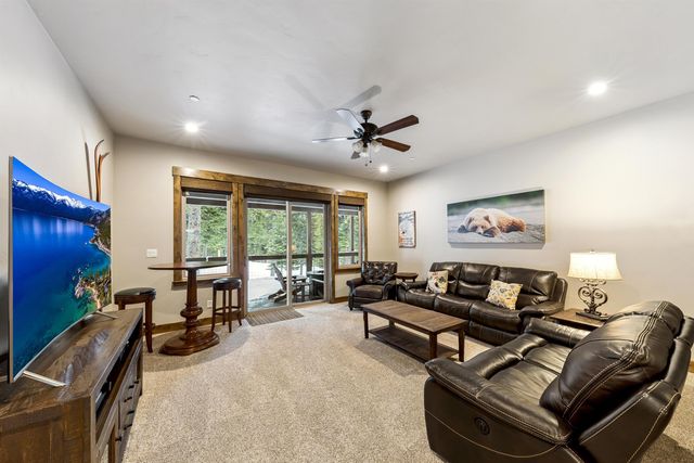 10935 Skislope Way, Truckee, CA 96161