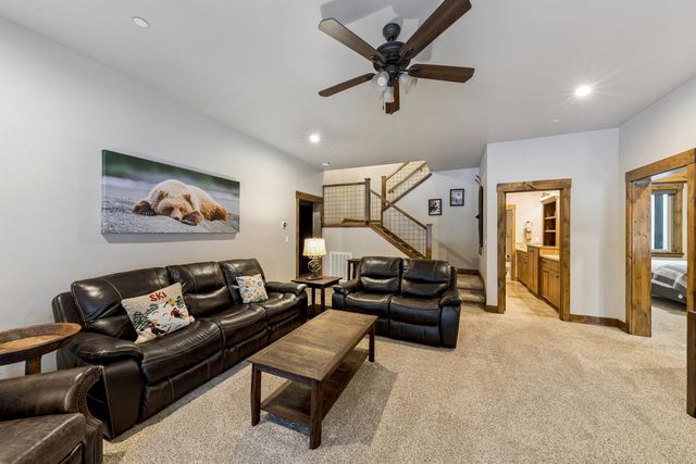 10935 Skislope Way, Truckee, CA 96161