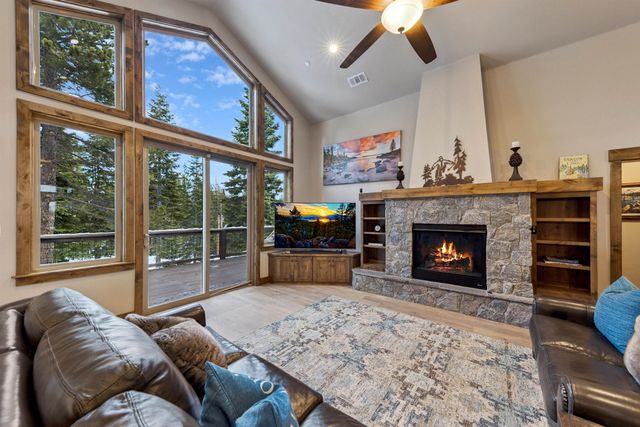 10935 Skislope Way, Truckee, CA 96161