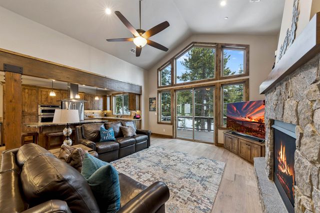 10935 Skislope Way, Truckee, CA 96161
