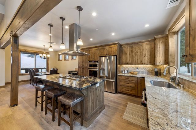 10935 Skislope Way, Truckee, CA 96161