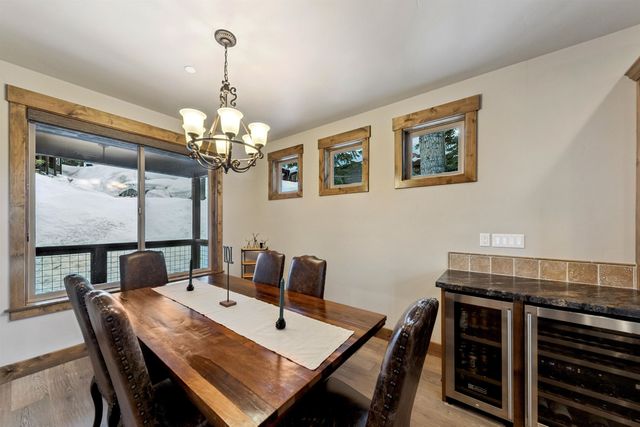 10935 Skislope Way, Truckee, CA 96161