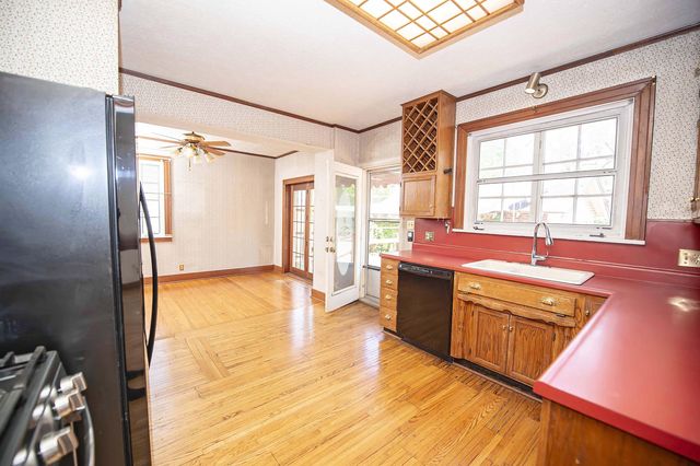 924 South Pickwick Avenue, Springfield, MO 65804