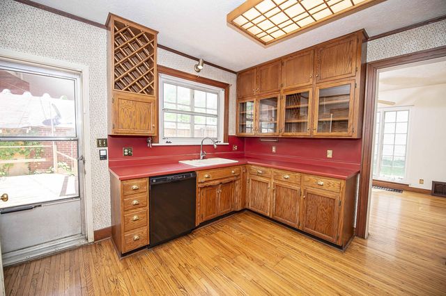 924 South Pickwick Avenue, Springfield, MO 65804