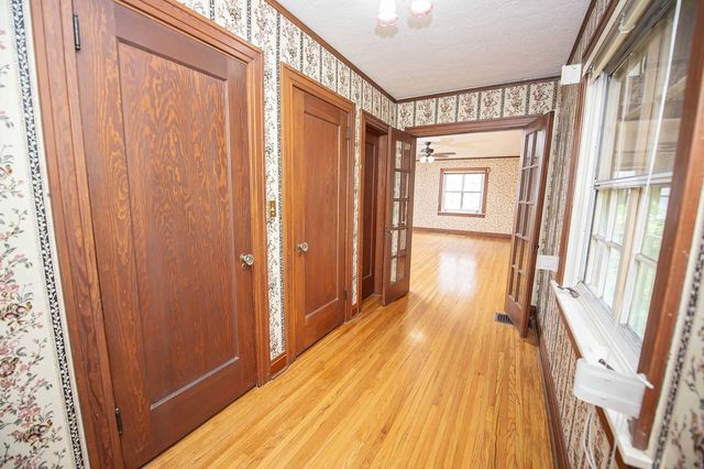 924 South Pickwick Avenue, Springfield, MO 65804